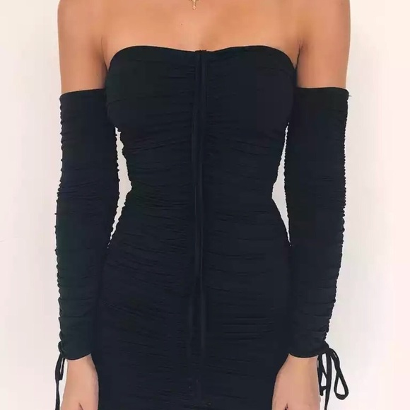 NEW BLACK Scrunch mini off shoulder dress cute - Picture 4 of 7